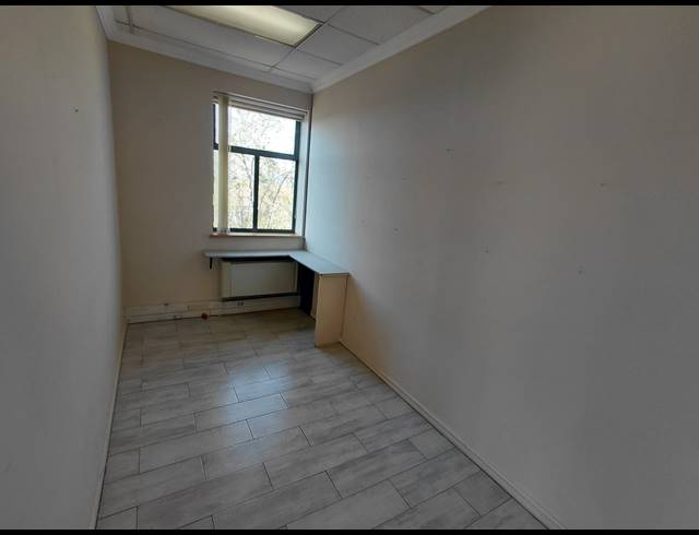 122M² OFFICE TO LET IN LYME PARK